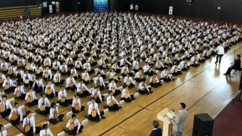 قازاقتىڭ دومبىرا ساباعى الەمدىك گيننەسس رەكوردتار كىتابىنا ەندى