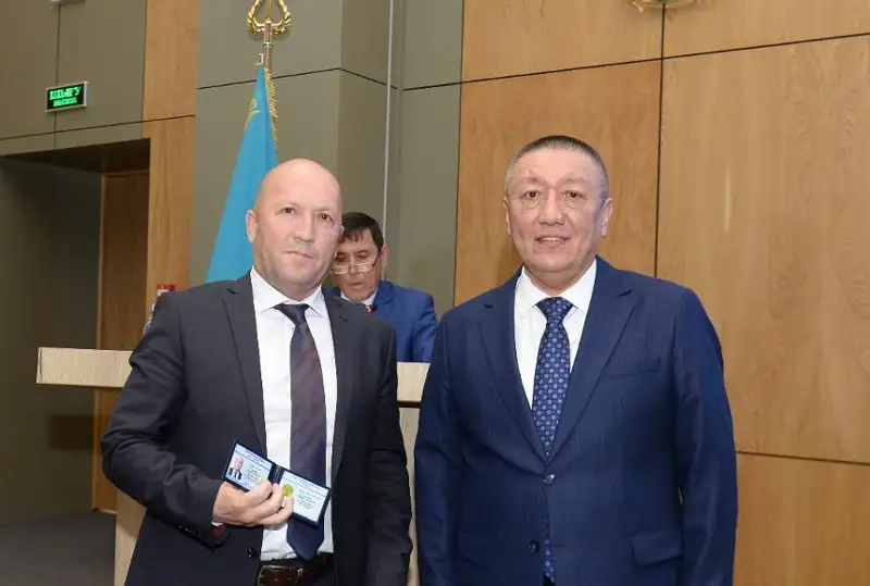 Túrkistan oblystyq máslıhatynyń tóraǵalyǵyna Nuraly Ábishev saılandy