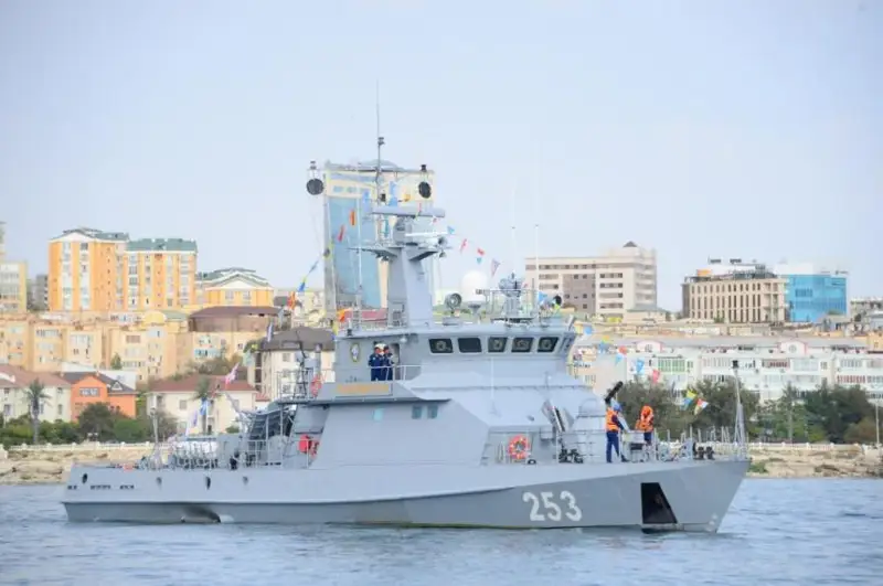 Салютом приветствовали актаусцев воины Военно-морских сил