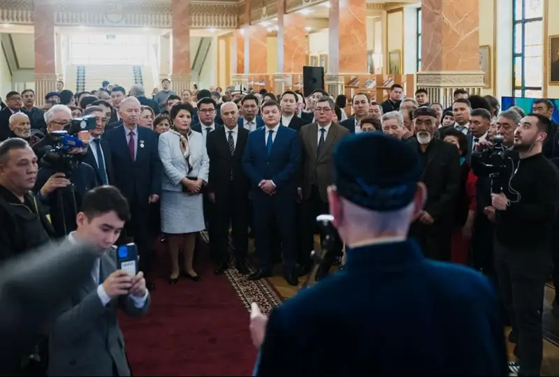 «Komıssar Júrgenov» romany alty tilge aýdarylady