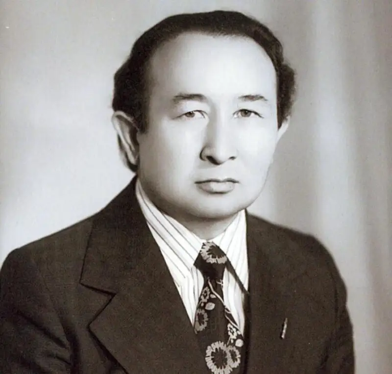 بۇگىن اقىن ورازاقىن اسقار دۇنيەگە كەلگەن كۇن