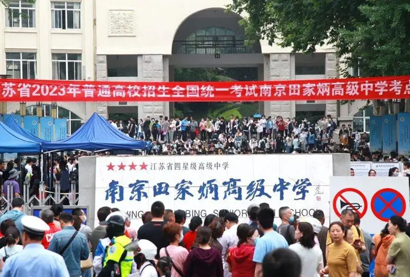 ەمتيحاندى 27 رەت تاپسىرعان 56 جاستاعى قىتايلىق بيىل دا ۋنيۆەرسيتەتكە تۇسە المادى