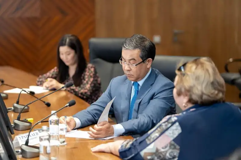 Аким Абайской области провел прием граждан по личным вопросам