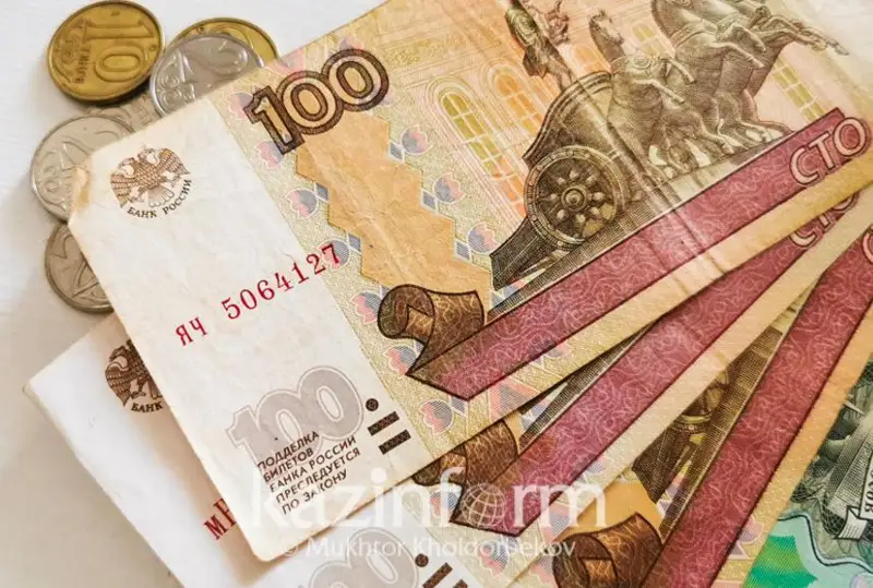 Qor naryǵynda rýbl úshinshi kún qatarynan arzandap jatyr