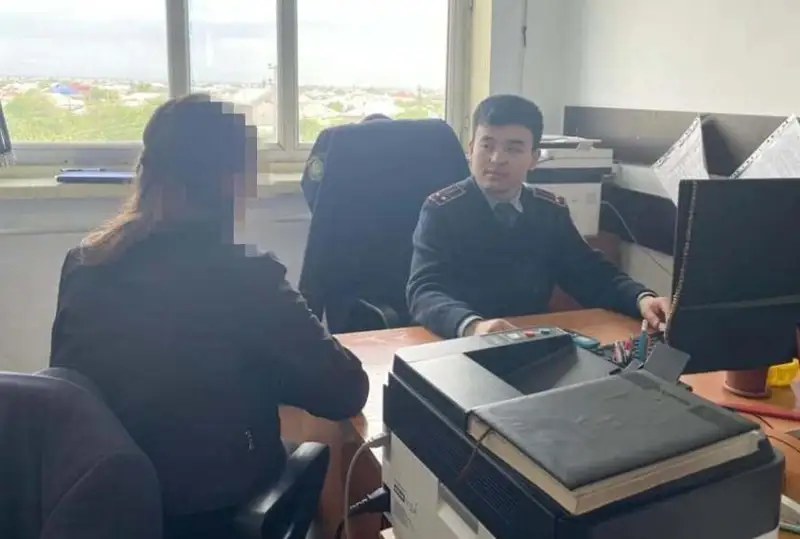 Подозреваемую в интернет-мошенничестве задержали в Туркестане