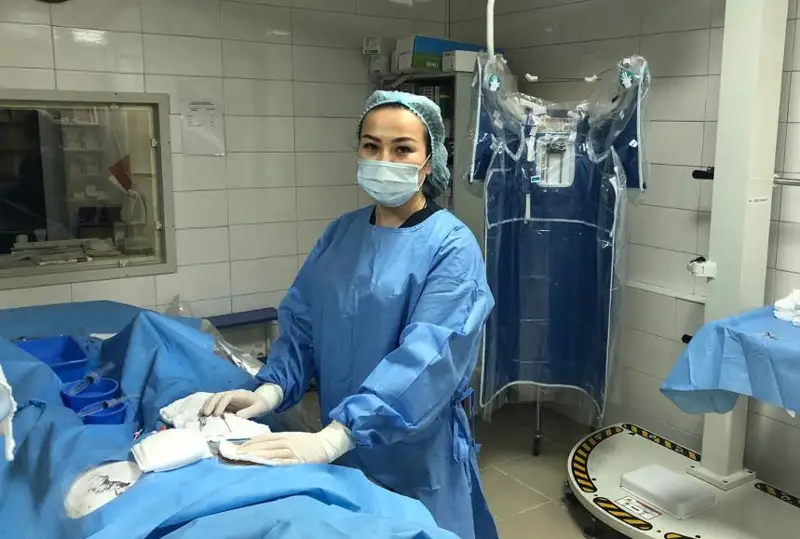 Мною движет желание помогать людям - операционная медсестра Асем Шильмурзина