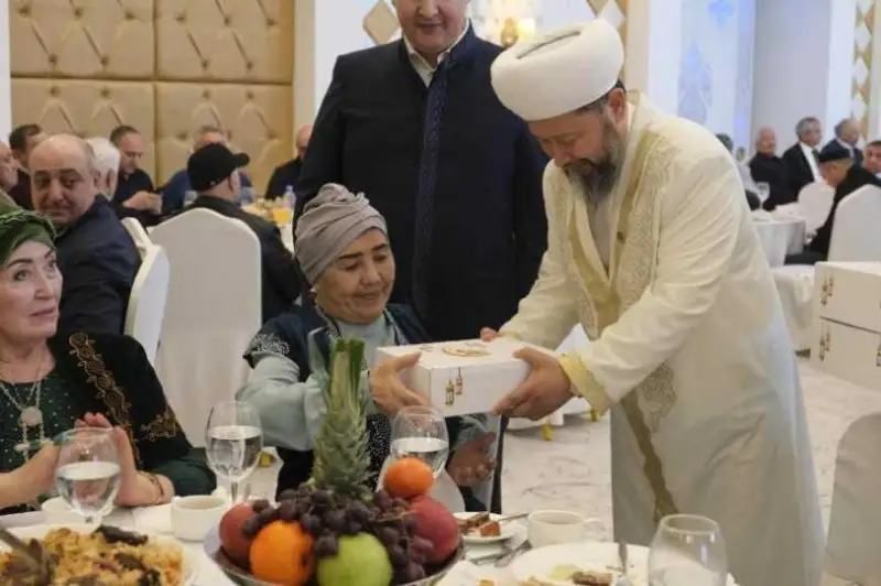 باس ءمۇفتي الماتىدا زيالى قاۋىم وكىلدەرىنە اۋىزاشار بەردى