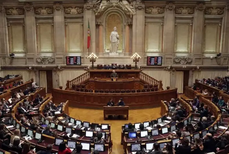 Portýgalııa parlamenti evtanazııa týraly zańdy maquldady
