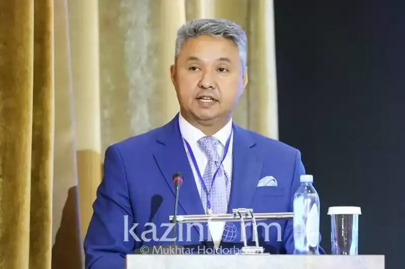 Почему нефтяники регулярно бастуют, объяснил Азат Перуашев