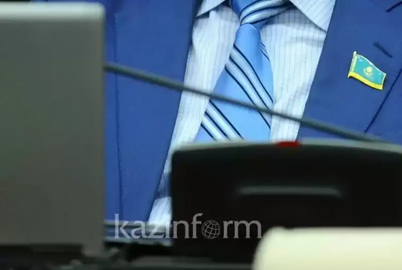 Depýtattyqtan úmitti 200-den astam aqtóbelik kandıdat kýáligin aldy