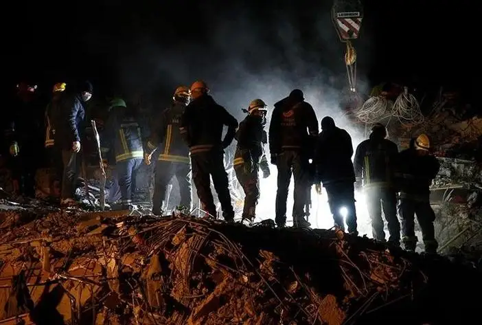 Ордера на арест 113 человек из-за обрушения зданий при землетрясениях выдали в Турции