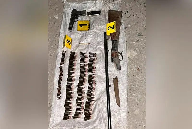 Пистолет, охотничье ружье, патроны обнаружили в заброшенном здании в Таразе