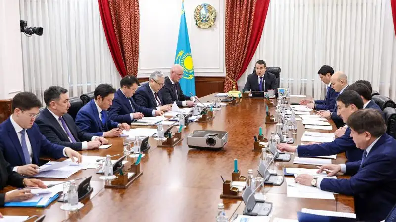 Меры по демонополизации сфер производства нефтепродуктов и авиаперевозок примут в Казахстане