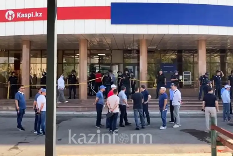 بانك قىزمەتكەرلەرىن كەپىلگە الۋ: نەلىكتەن مارات احمەتجانوۆ ارناۋلى وپەراتسيانى ءوزى باسقاردى