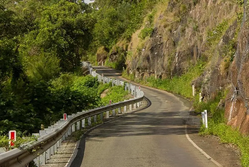 16 человек застряли в гостинице в результате оползня в Грузии