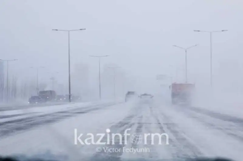 Движение ограничено на трассах девяти областей из-за непогоды