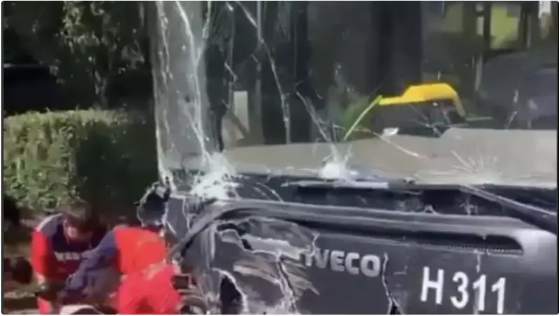 استانادا اۆتوبۋس جۇرگىزۋشىسىنىڭ جۇرەگى توقتاپ قالدى