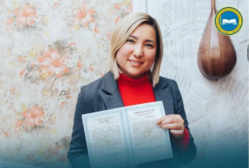 Ақтөбелік мұғалім өзі ойлап тапқан әдіспен ерекше балаларға домбыра үйретіп жүр