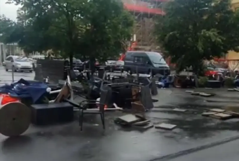 Один человек погиб, десятки пострадали при урагане на границе Франции и Швейцарии