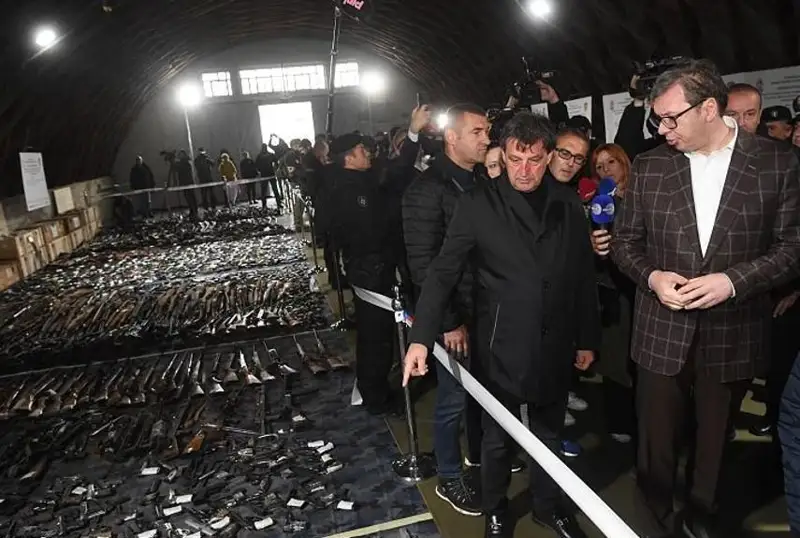 Сербияда оммавий отишмадан кейин одамлардан қуроллар мусодара қилинмоқда