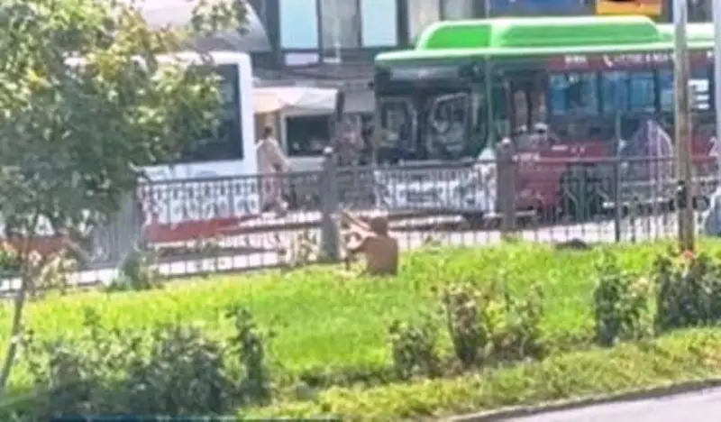 شىمكەنتتە ءۇي-جايى جوق كىسى كوشەدەگى كوگال سۋاراتىن سۋعا شومىلدى