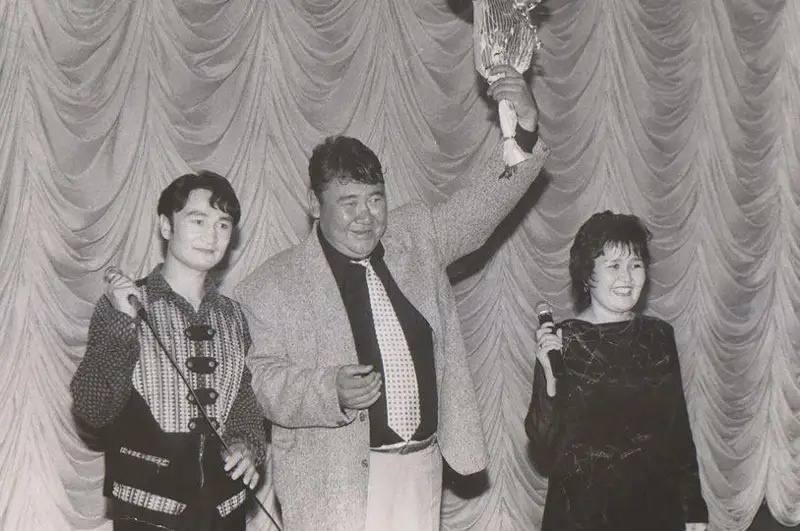 ايگىلى «دوستارىم» ءانى كىمگە ارنالعان؟