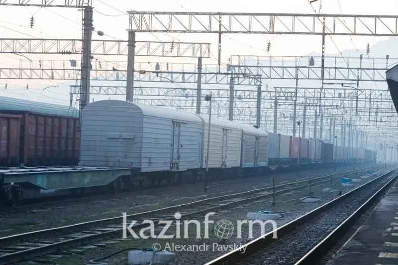 «КТЖ-Грузовые перевозки» скрыло сход локомотива в ЗКО