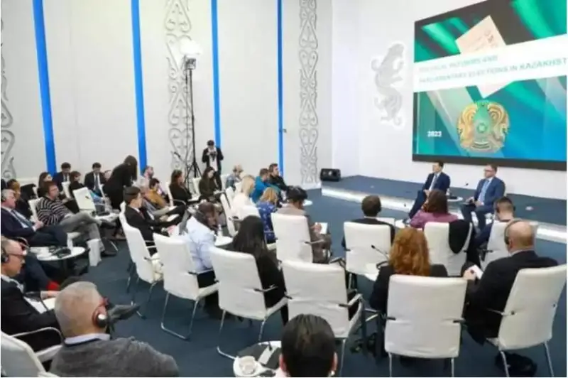 ەرلان قارين شەتەلدىك ب ا ق وكىلدەرىمەن كەزدەستى