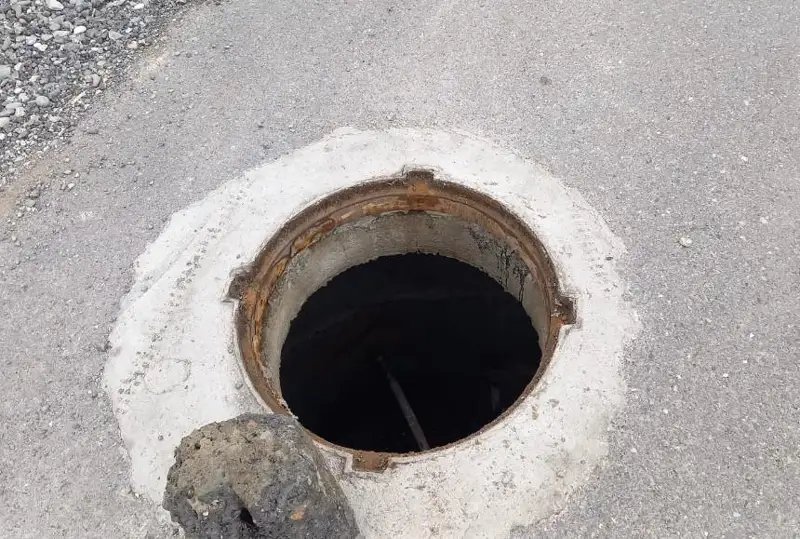 В городе Каратау исчезли крышки от канализационных люков
