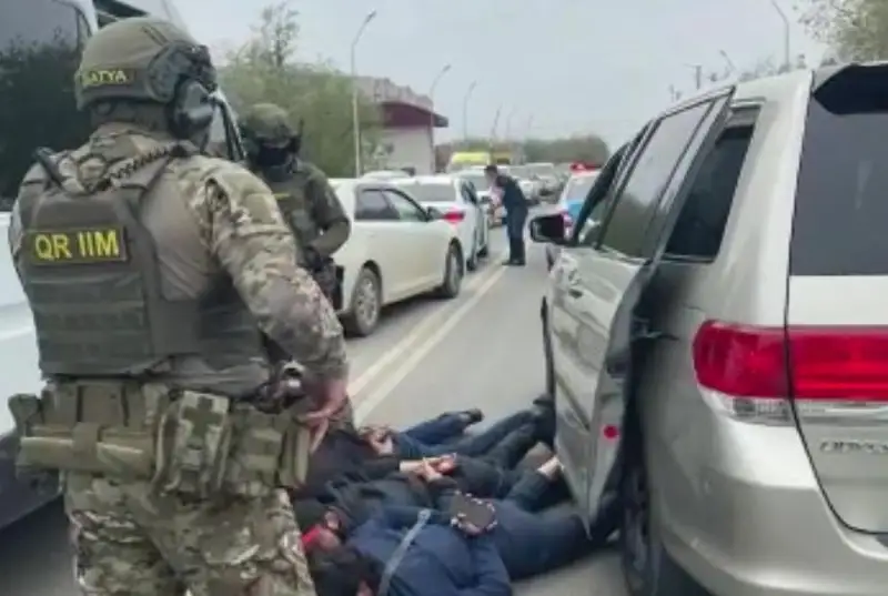 Ақтөбе облысында бопсалаумен айналысқан қылмыстық топ ұсталды