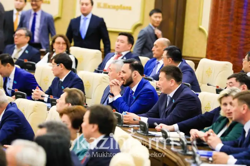 Depýtattar el múddesi úshin qyzmet etýi qajet - Memleket basshysy