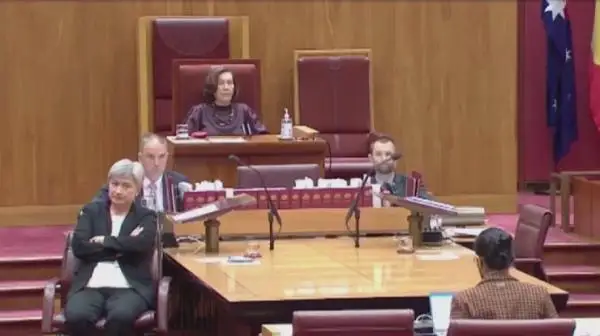 اۆستراليا ەلدىڭ بايىرعى حالقىنىڭ ەرەكشە قۇقىعىن تانۋ رەفەرەندۋمىن وتكىزۋ تۋرالى زاڭ جوباسى بەكىتتى