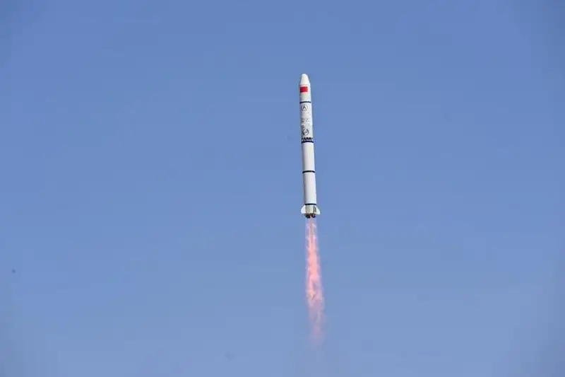 Китай запустил новые спутники для космических исследований