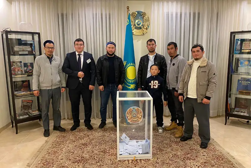 Казахстанцы голосуют в странах Ближнего Востока