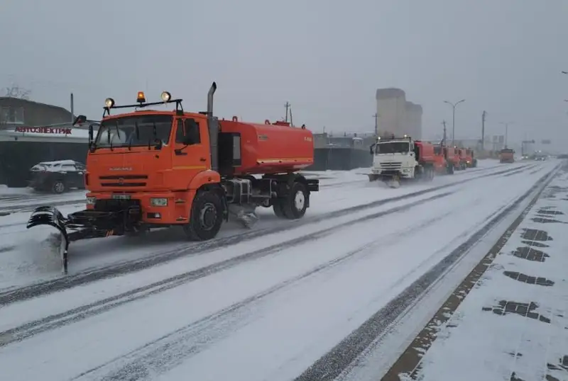 Более двух тысяч рабочих задействованы в уборке снега в Астане