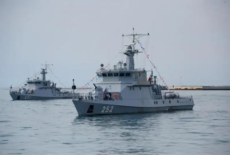 Kaspııde Qazaqstannyń áskerı kemeleriniń sherýi ótti