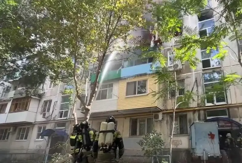 Два человека погибли при взрыве газа в жилом доме в Астрахани