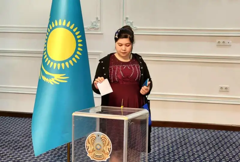 Казахстанцы голосуют на выборах в Узбекистане