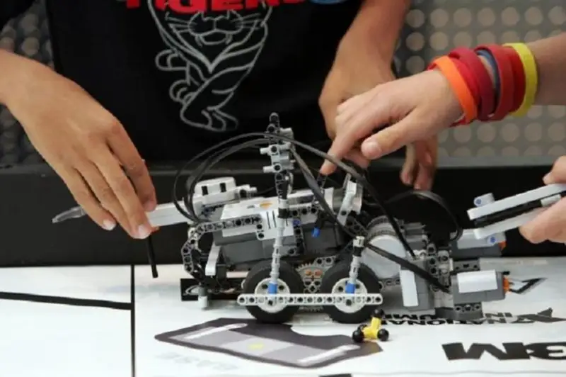 Qazaqstandyq robototehnıka muǵalimderi birneshe elden komandalaryn jattyqtyrýǵa shaqyrtý aldy