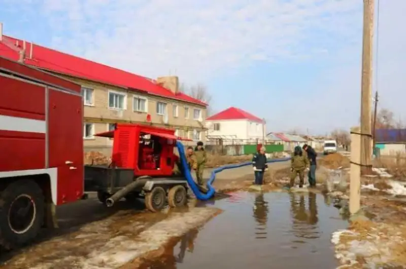 Sý tasqynymen kúres qalaı júrip jatyr