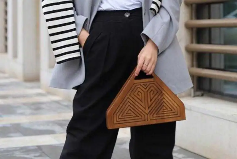 Kıiz úı túrinde sómke jasaıtyn qazaqstandyqtyń jobasyna Louis Vuitton qyzyǵýshylyq tanytty