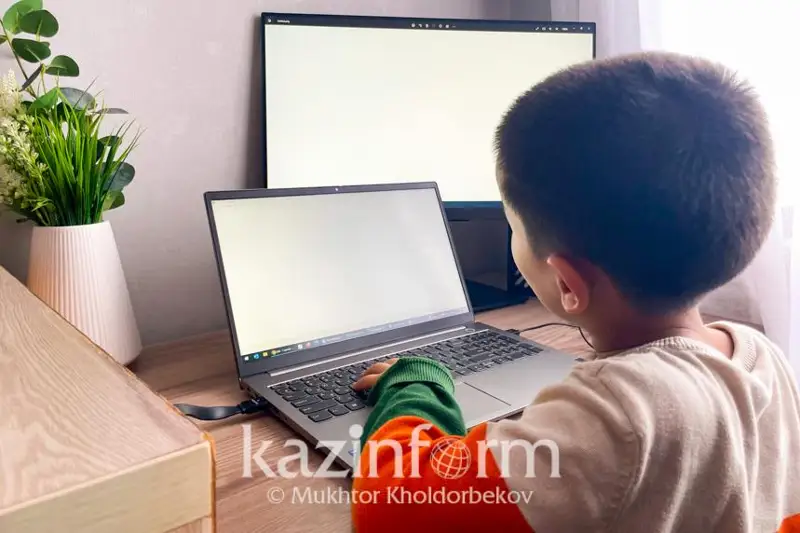 بۇگىن ەكى وڭىردە مەكتەپ وقۋشىلارى ۇيدەن وقيدى