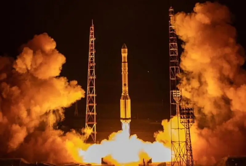 «Lých-5H» spýtnıkti «Proton-M» zymyrany Baıqońyrdan ushyryldy