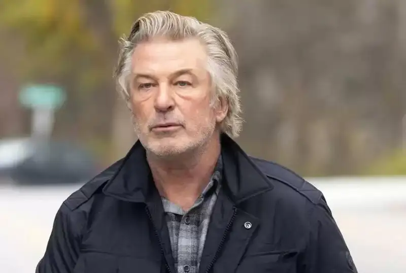 Қотилликда айбланган актёр Алек Болдуин оқланди