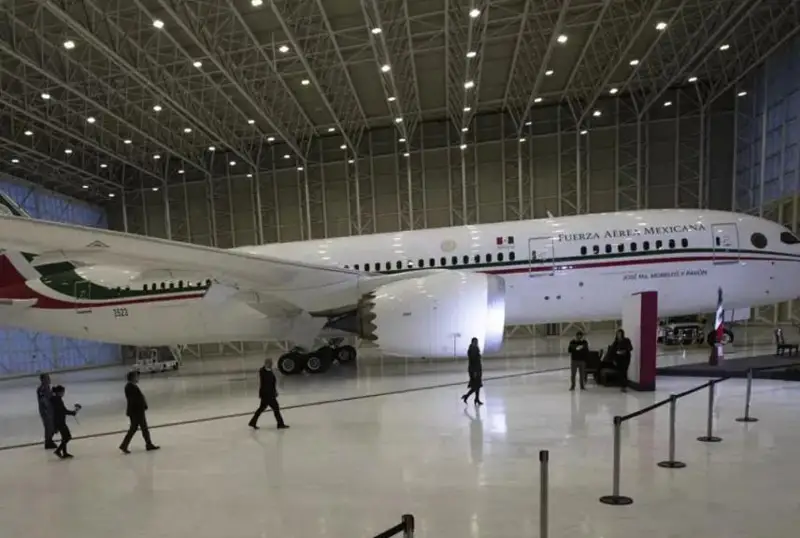 Мексика продала президентский джет Таджикистану