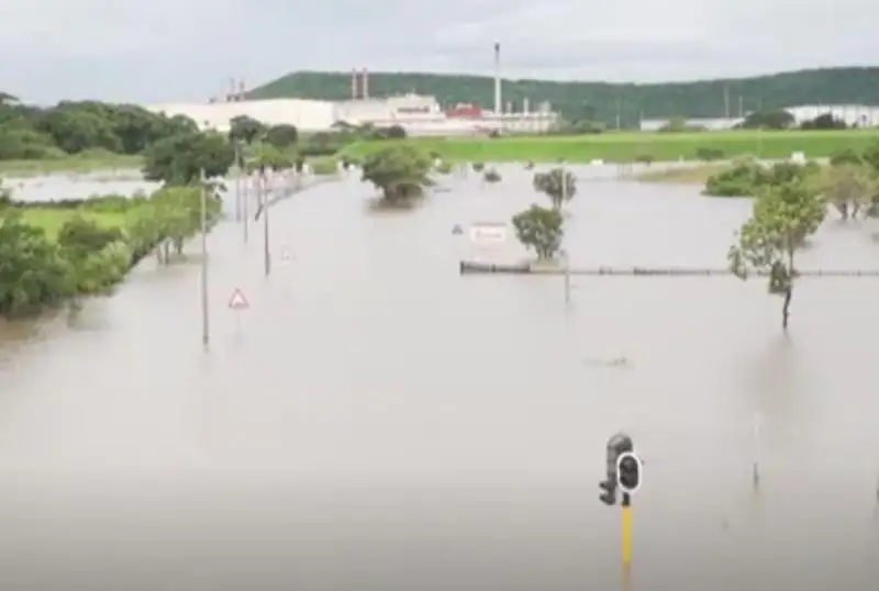 Режим ЧП введен в Южной Африке из-за наводнений: есть жертвы
