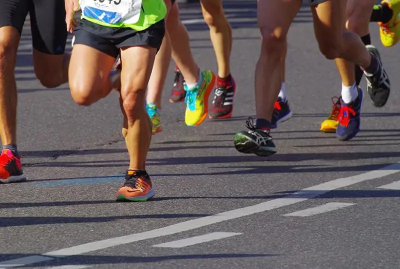 Машина врезалась в группу бегунов в Танзании