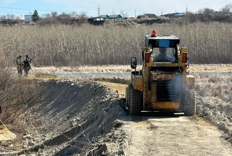 Земляной вал укрепляют вокруг микрорайона Петропавловска