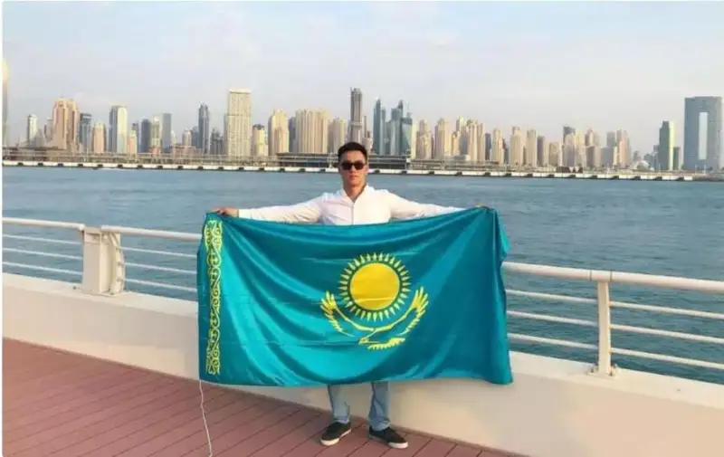 ا ق ش- تى تاڭعالدىرىپ جۇرگەن قازاق جىگىتى: قازاقستان تۋىن كوتەرسەم دەگەن جوسپار بار
