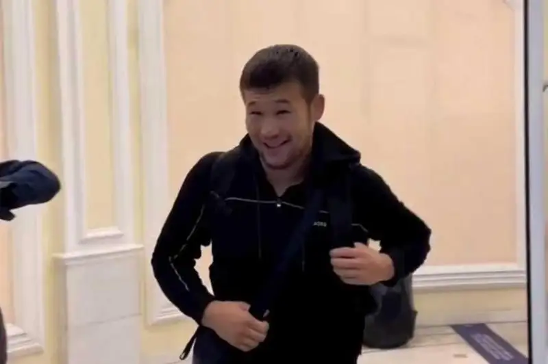 Shavkat Rahmonov UFC-degi besinshi jeńisinen keıin elge oraldy